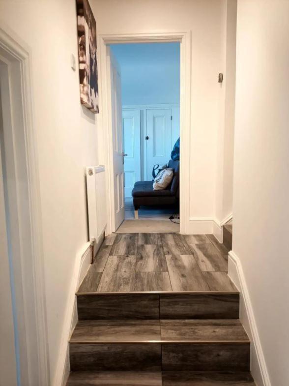 Stylish 2-Bed Flat, Quick Access To London Sightsアパートメント エクステリア 写真
