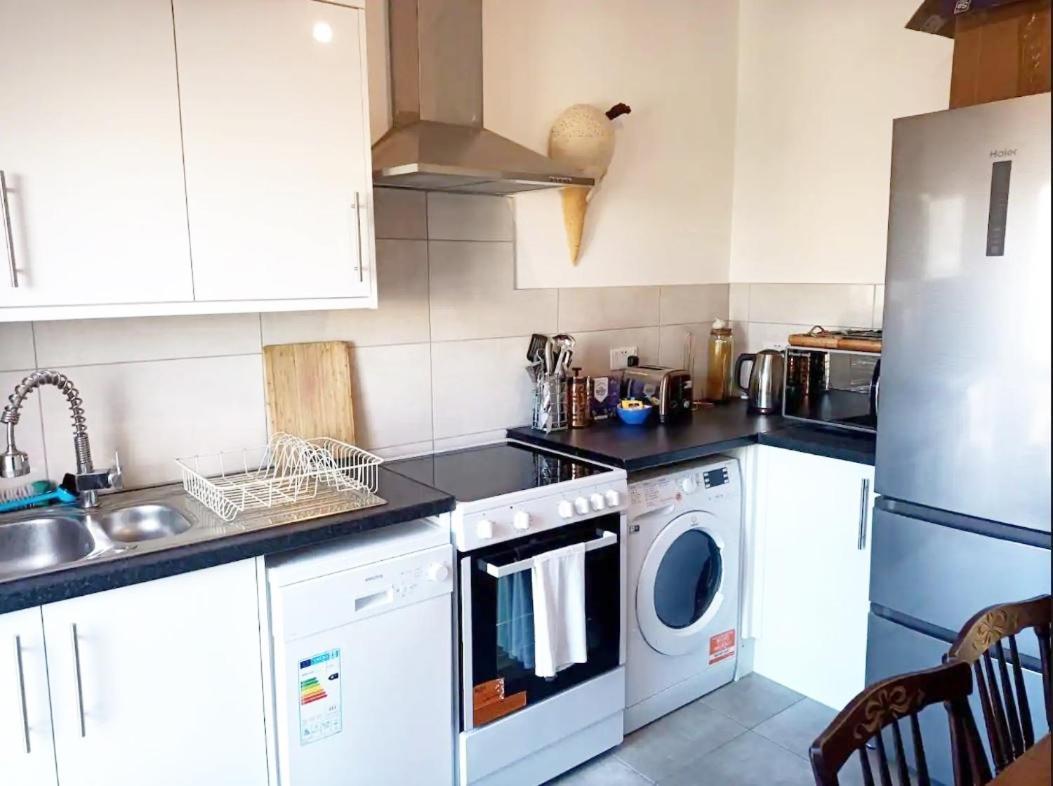 Stylish 2-Bed Flat, Quick Access To London Sightsアパートメント エクステリア 写真