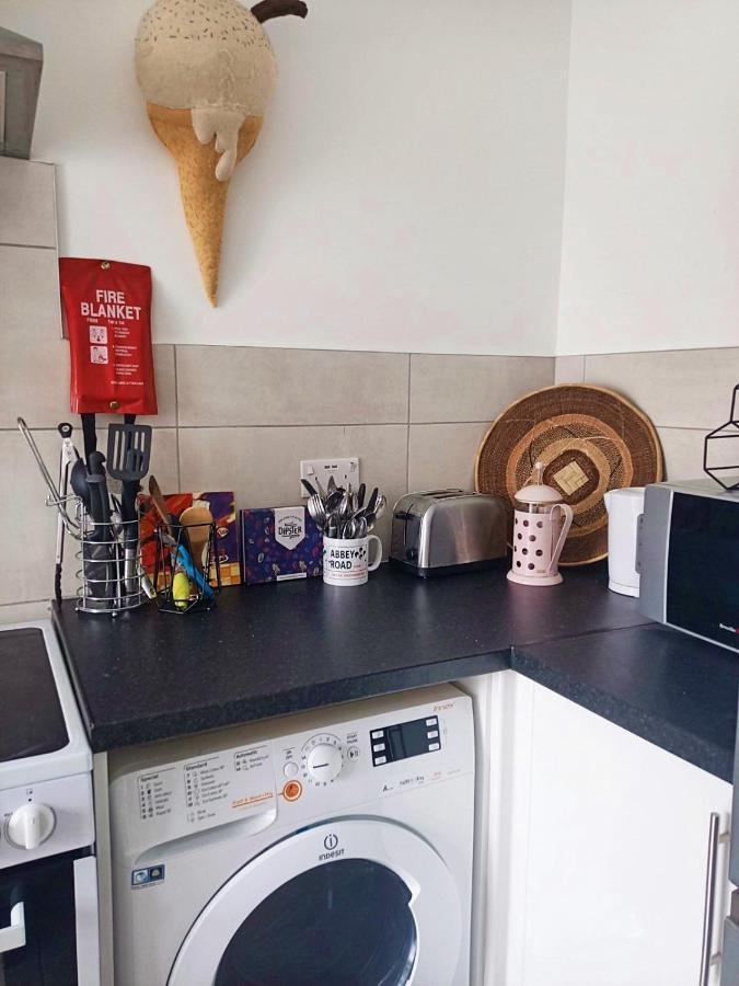 Stylish 2-Bed Flat, Quick Access To London Sightsアパートメント エクステリア 写真